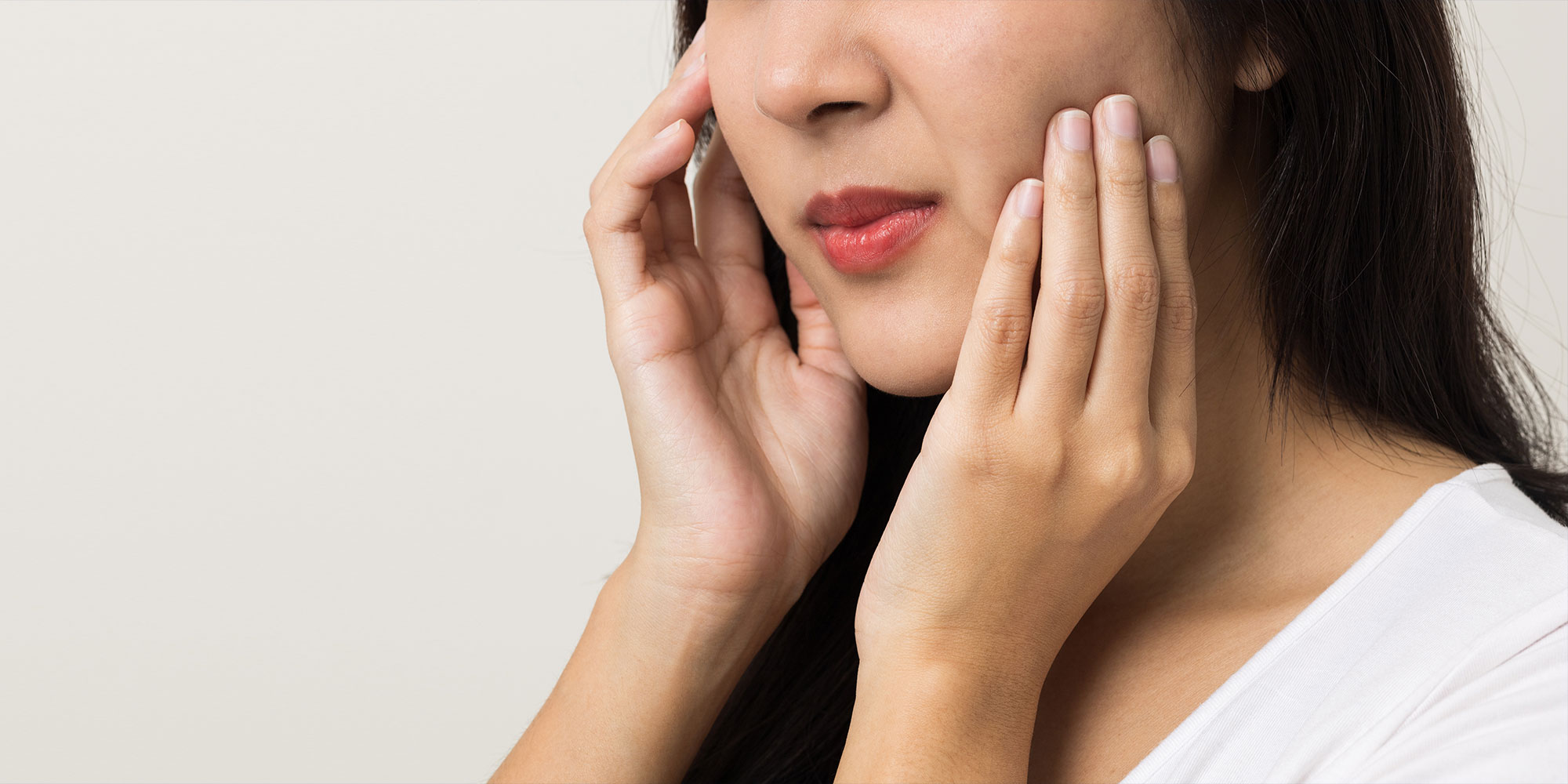 person having mouth pain